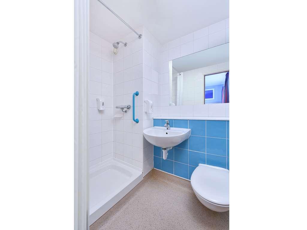 Travelodge Swindon Central Habitación foto