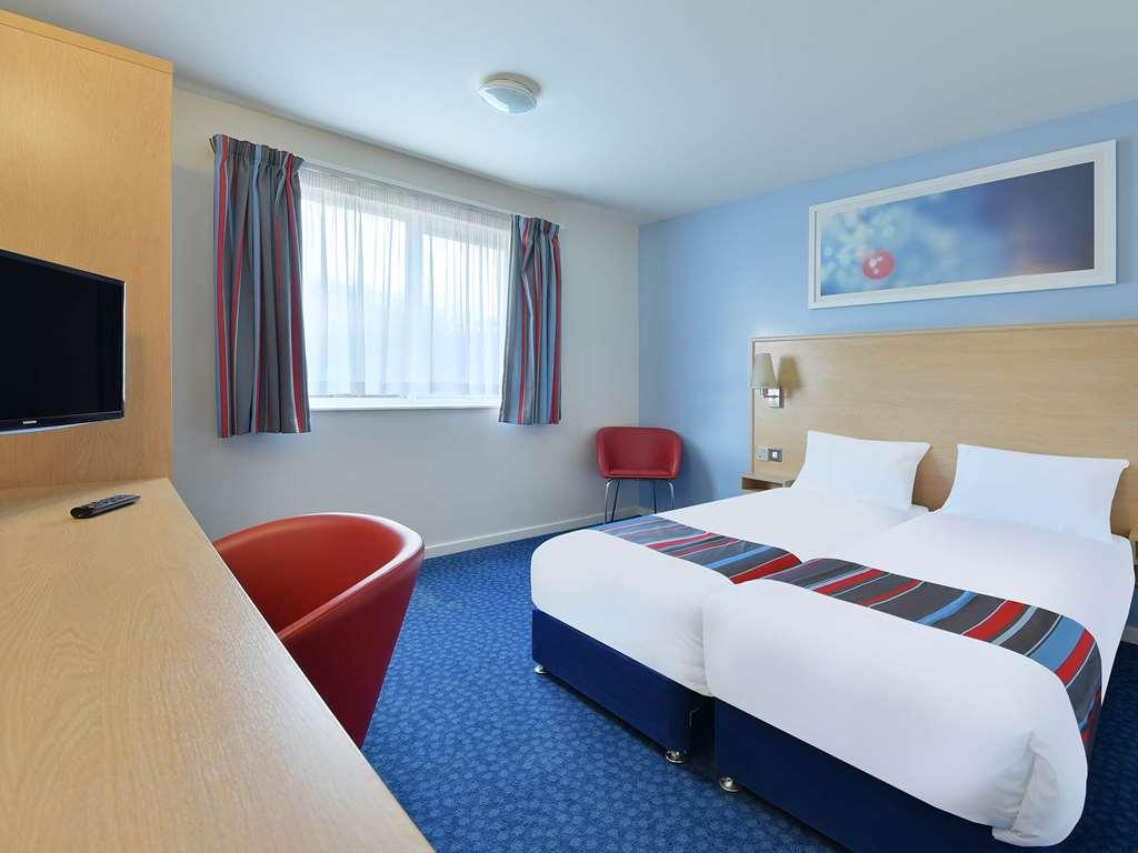 Travelodge Swindon Central Habitación foto