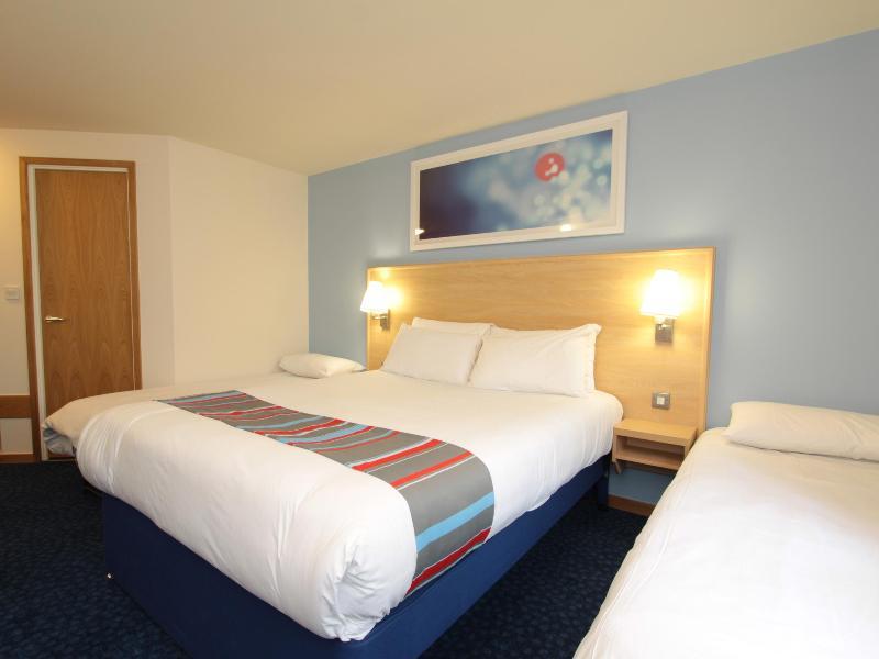 Travelodge Swindon Central Exterior foto