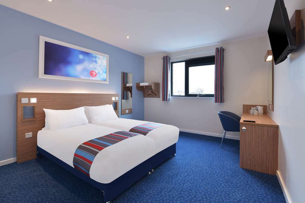 Travelodge Swindon Central Habitación foto