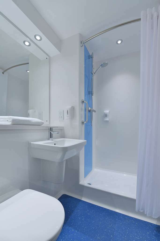 Travelodge Swindon Central Habitación foto